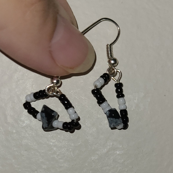 Black and white bead earrings - Picture 2 of 2